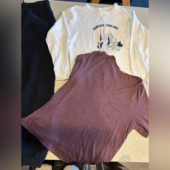 Aritzia Clothing Lot - Size S - Sweatpants, Sweater and T-Shirt - Picture 2 of 9